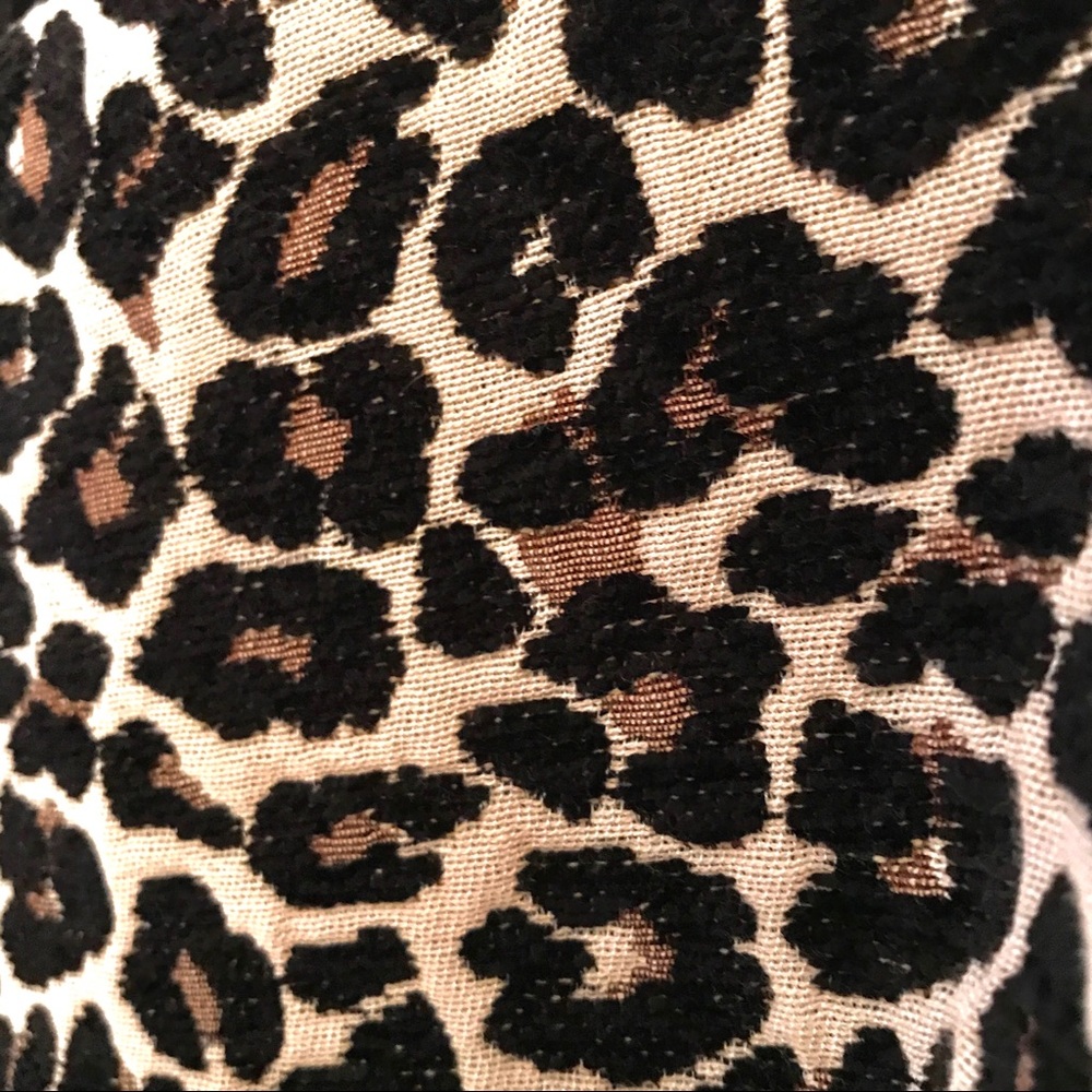 Leopard Print Top With Keyhole Back - Picture 4 of 7